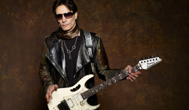 3 Grammy ödüllü gitar virtüözü Steve Vai yedi yıl aradan sonra Türkiye’de!