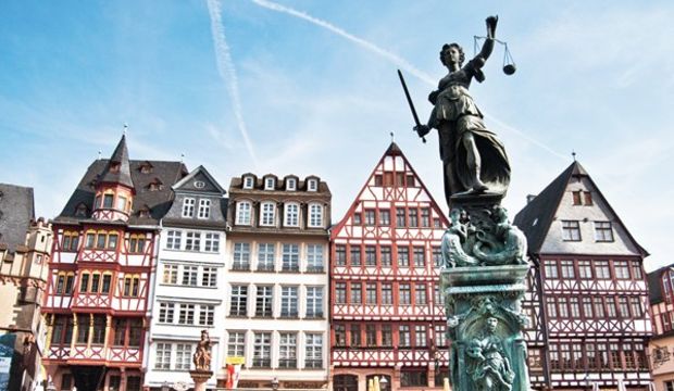 Frankfurt’un kalbi: Römerberg...