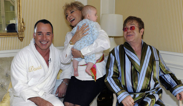 Elton John ikinci kez "baba" oldu!