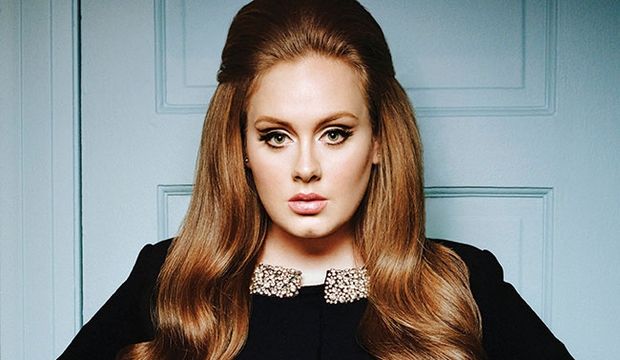 Oğlunun adını kolyeyle açıkladı!