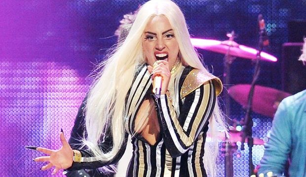 Lady Gaga dört konserini erteledi!