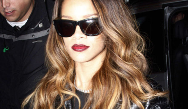 Rihanna’ya şişe fırlattılar!