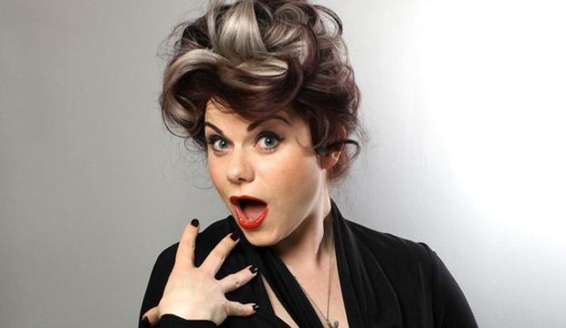 Caitlin Moran: "Savaşın ve sevişin!"