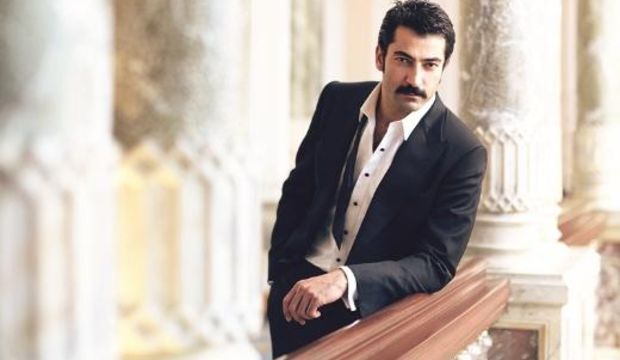 Tüm karizmasıyla Kenan İmirzalıoğlu...