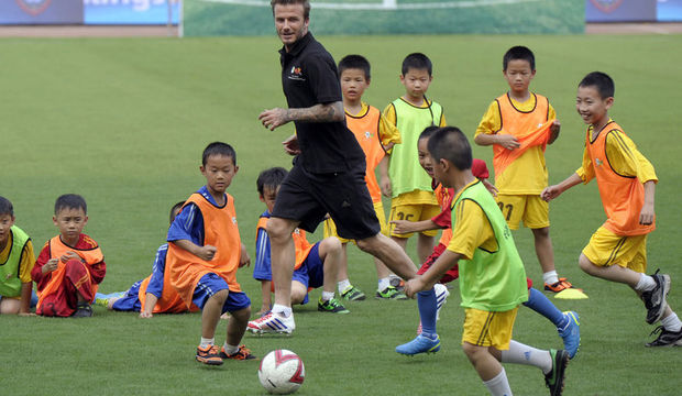 Beckham Çin’ de sahaya çıktı!