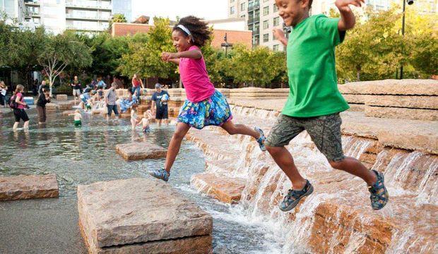 Keen minik ayaklara renkli ve sağlıklı adımlar sunuyor!