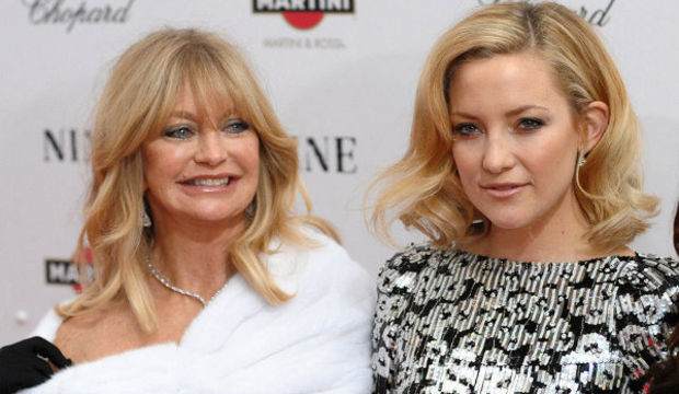 Ana-kız yardım galasında…