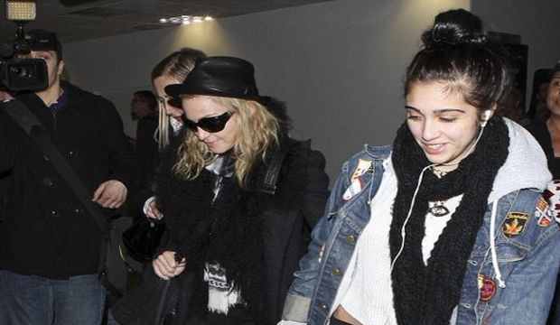 Madonna kızıyla partiledi!