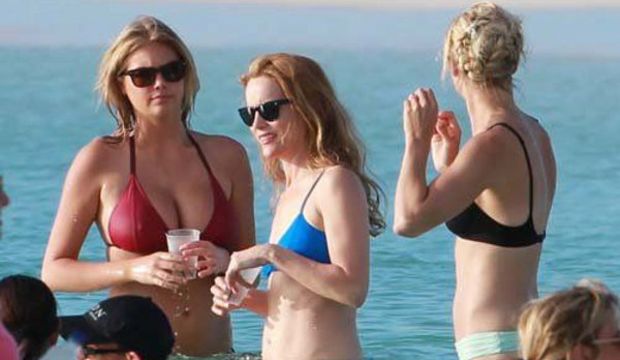 Set arası denizde parti!