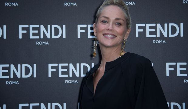 Sharon bikiniden vazgeçmiyor!