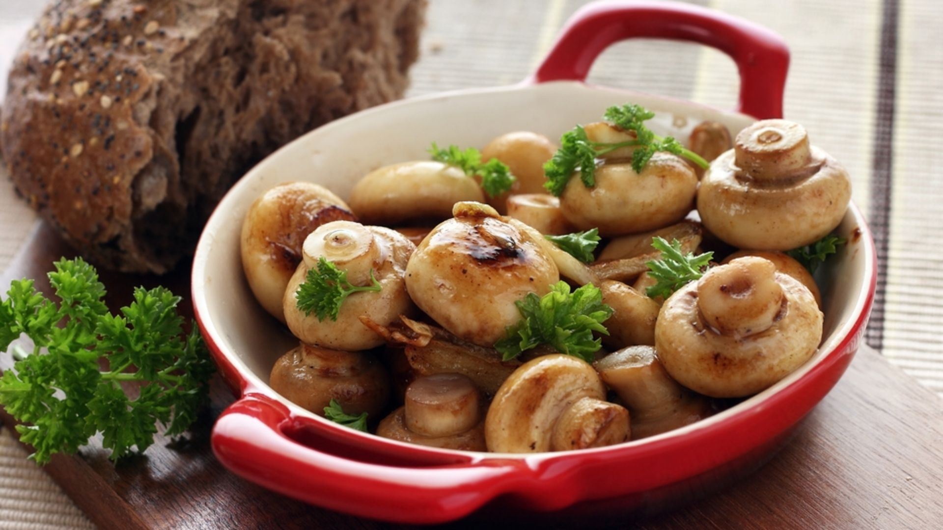 Приготовить шампиньоны вкусно. Блюда с грибами. Шампиньоны. Грибные блюда. Блюда с шампиньонами.