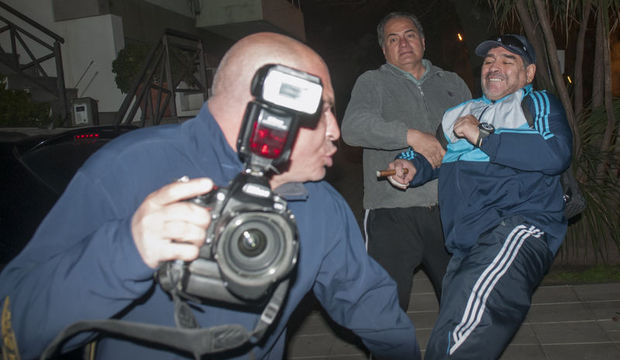 Maradona muhabire saldırdı!