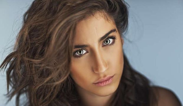 Güzel oyuncu Hazal Kaya…