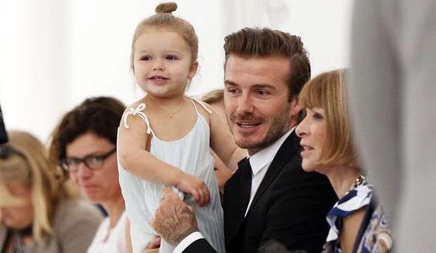 2 yaşında defileden, yemeğe...