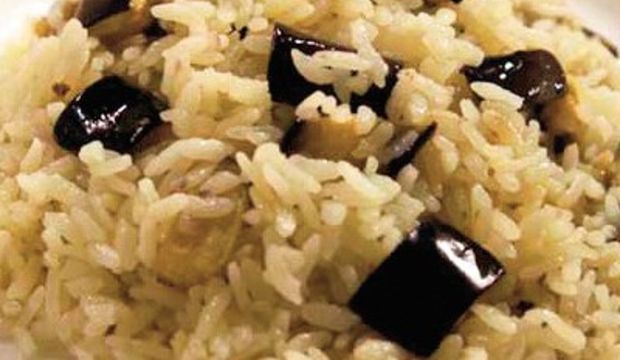 Patlıcanlı kolay pilav…