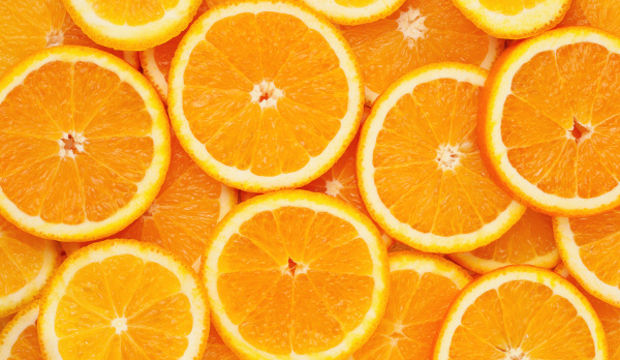 Açık gözeneklere portakallı maske