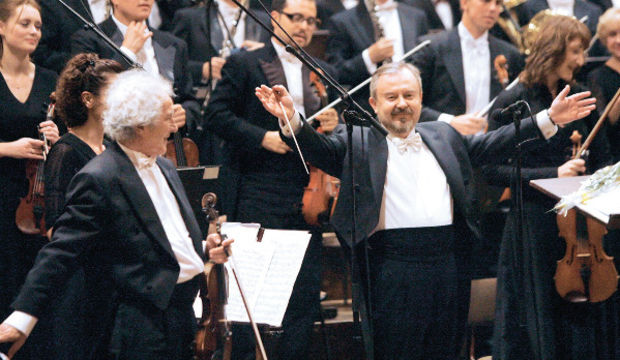 Bir orkestra şefinin dünyayı ayaklandıran konseri