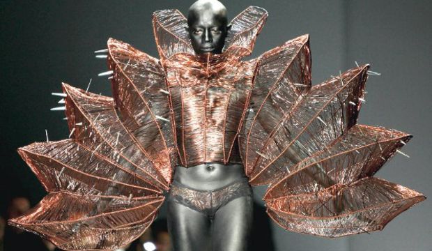 Şimdi çivili moda