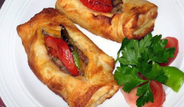 Kıymalı karnıyarık böreği