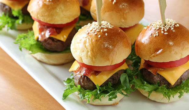 Atıştırmalık mini burgerler