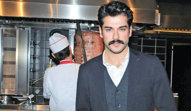 Burak Özçivit artık döner de yapacak