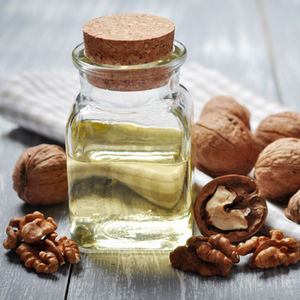 Kirpiklerinizi bu cevizli karışımla besleyin