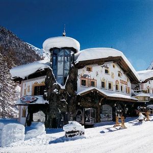 Ischgl yazılır, İsgıl okunur