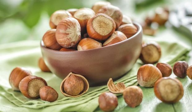 Kaş dökülmesini fındıkla çözün