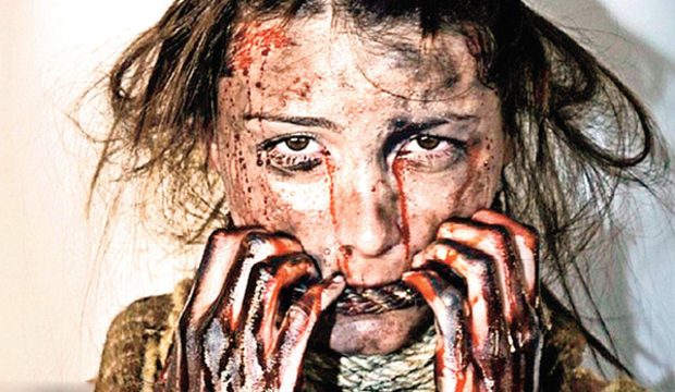 Kainat güzeli şiddete karşı ‘çirkinleşti’