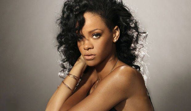 Rihanna objektif karşısında