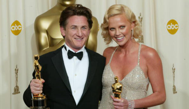 Sevgilisini oynatacak