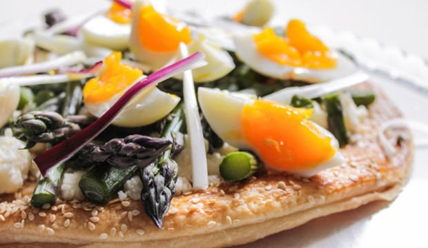 Kuşkonmazlı milföy pizza nasıl yapılır?