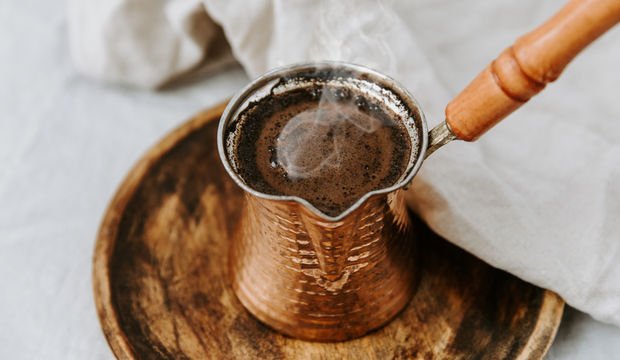 Köpüklü Türk kahvesi yapmanın yolları