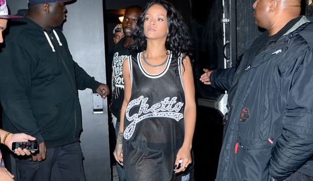 Rihanna formasıyla gecelerde
