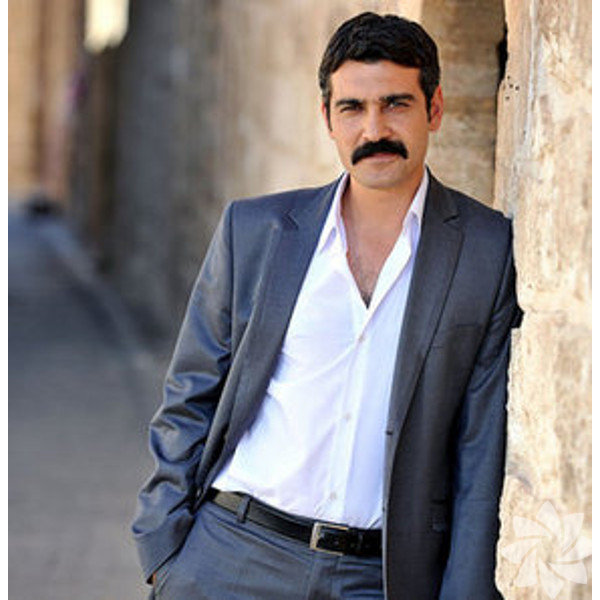 Джан джиндорук. Джанер Чандарлы. Джиндорук турецкий актер. Джанер Джиндорук турецкий телеактёр.