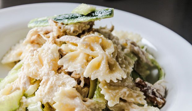 Tavuklu makarna salatası nasıl yapılır?