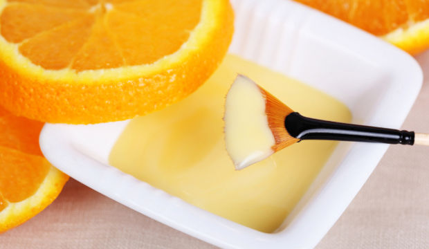 Bacaklarınıza portakalla peeling yapın