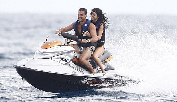 Selena Gomez'in yatta doğum günü partisi