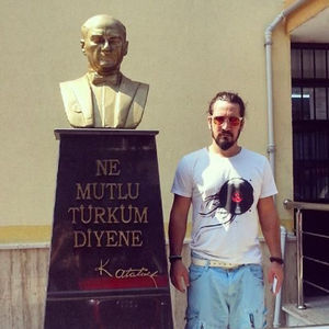 Ünlüler oy kullanırken...