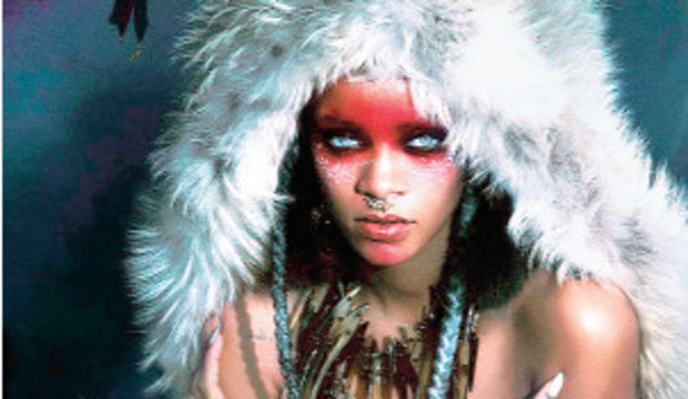 Rihanna, Mert Alaş ve ortağına poz verdi