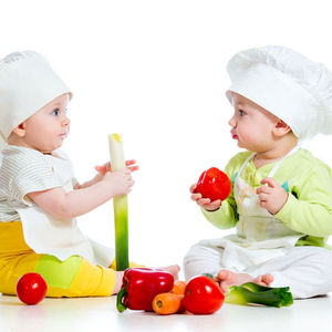 Katı yiyeceklerle ilk tanışma