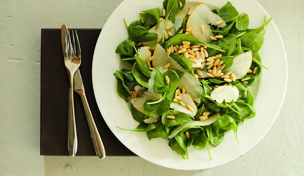Armutlu ıspanak salatası