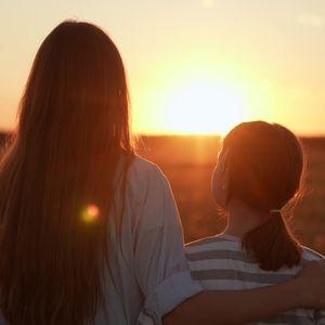 Kızıma adet göreceğini nasıl anlatmalıyım? 