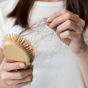 Saçlarınız çok dökülüyorsa...