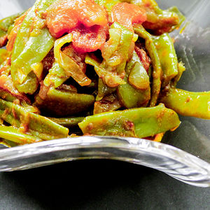 Güveçte, sakızlı zeytinyağlı fasulye