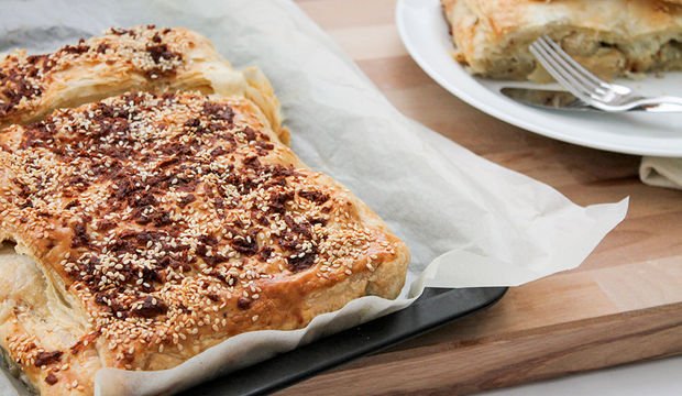 Karnabaharlı milföy börek