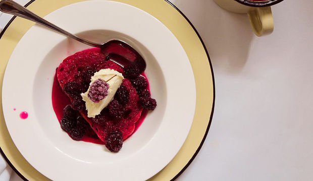 Böğürtlenli ekmek tatlısı