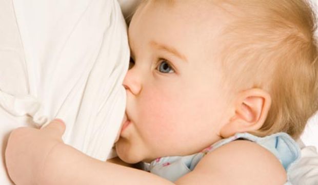 Emzirmek, lösemiye karşı da koruyor!