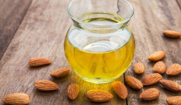 Tırnaklarınızdaki çizgilenmeye bademyağı