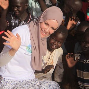 Ünlülerin başörtülü hali